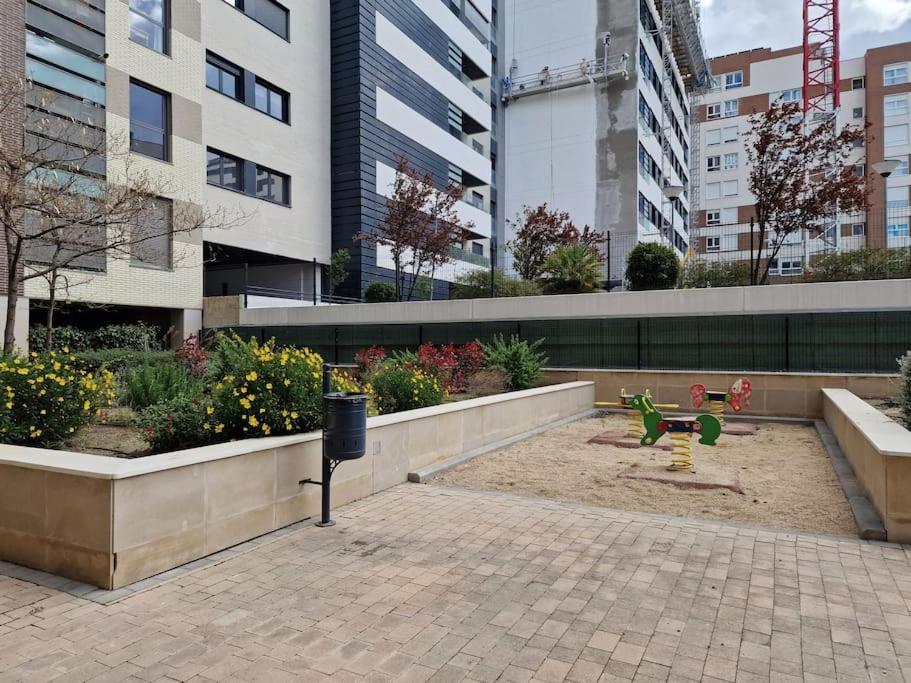Appartement Valdebebas Con Garaje Gimnasio Y Piscina Madrid